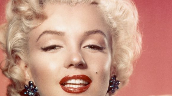 Ovos crus com leite logo de manhã? Há 73 anos, Marilyn Monroe revelou dieta polêmica; nutricionista conta como emagrecer do jeito certo com ingrediente