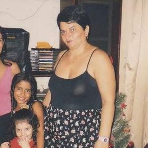 Antes de viver em casas luxuosas, Anitta morava com sua família em Honório Gurgel, bairro da Zona Norte do Rio de Janeiro.