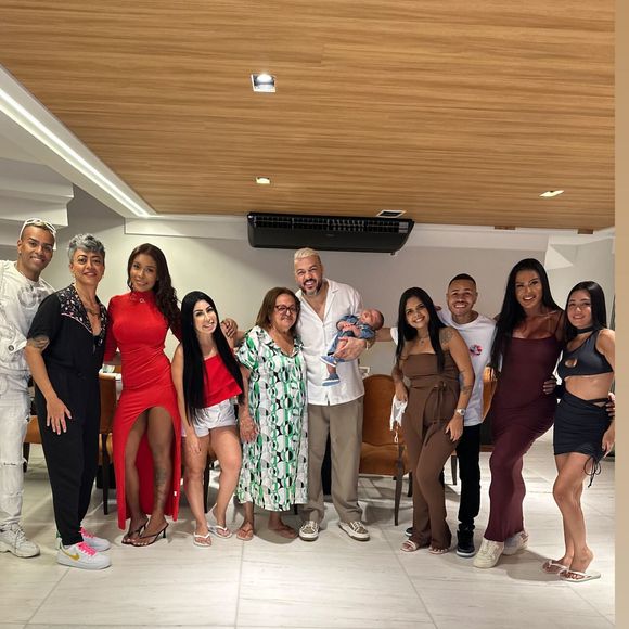 Gracyanne Barbosa e Belo juntos no Natal: musa fitness mostrou foto com o ex 8 meses após separação