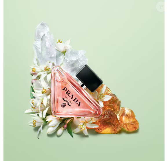 O Prada Paradoxe conquistou uma embaixadora de peso. Zendaya passa a representar a fragrância da Prada Beauty, conhecida pelas notas de tangerina, jasmim, flor de laranjeira e almíscar