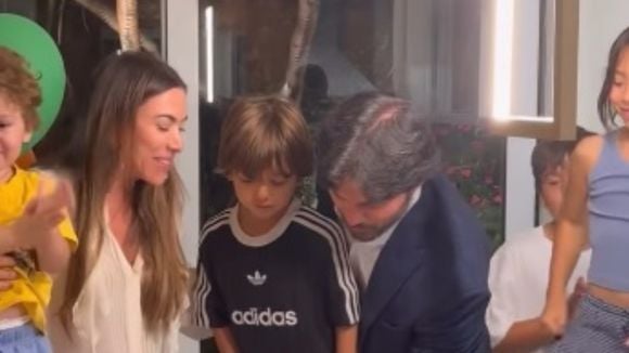 Filho de Rebeca Abravanel e Alexandre Pato 'faz arte' na festa intimista de 7 anos do primo Senor, caçula de Patricia Abravanel e neto de Silvio Santos. Vídeo!