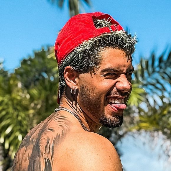 Pouco tempo depois da postagem ir ao ar, seguidores perceberam que Zé Felipe havia curtido a publicação, atitude que rapidamente chamou atenção e gerou comentários.