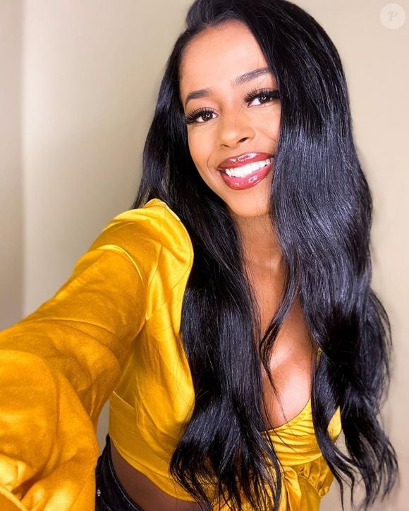 Também não era incomum ver Lorena Maria com o seu cabelo alisado