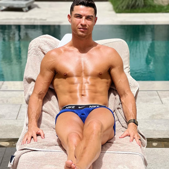 12 mansões, garagem para 30 carros e piscina de cristal: o império imobiliário PODEROSO de Cristiano Ronaldo