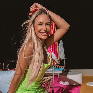 Harmonização de Sarah Andrade ficou sutil e contornou seu maxilar, bem como o queixo