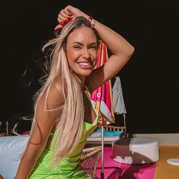 Harmonização de Sarah Andrade ficou sutil e contornou seu maxilar, bem como o queixo