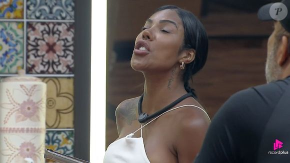 Em atualização mais recente da enquete UOL, às 19h20, Carol Lekker estava como favorita a continuar em 'A Fazenda 17'; disputa, no entanto, era acirrada