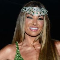 Carnaval 2025: Patrícia Poeta rouba a cena com look verde brilhante para ensaio de rua e web reage: 'A mulherada morre...'