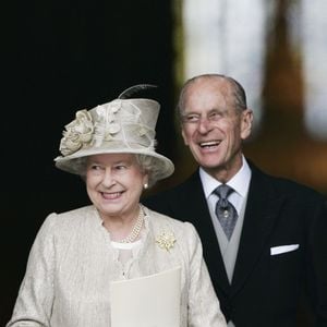 Príncipe Philip morreu longe da Rainha Elizabeth II, que não o acompanhou no leito de morte