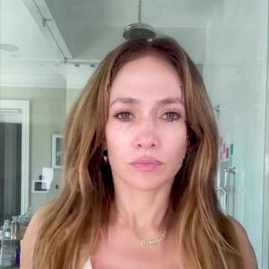 Sem maquiagem, Jennifer Lopez arrancou elogios dos seguidores
