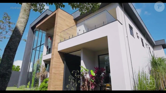 Mansão de Maiara e Maraisa tem dois andares o pé direito alto, o que facilita a ventilação e iluminação natural