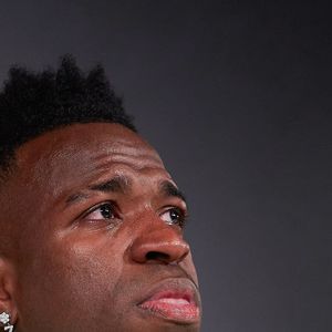 Três torcedores já foram condenados por insultos racistas, mas polêmica segue viva