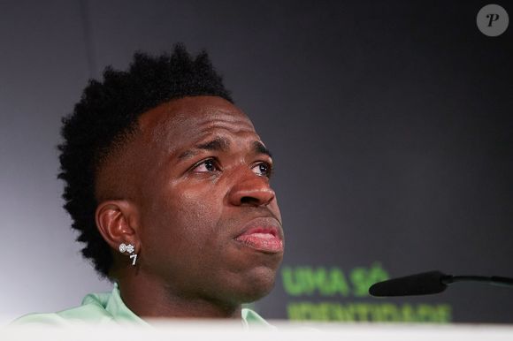 Três torcedores já foram condenados por insultos racistas, mas polêmica segue viva