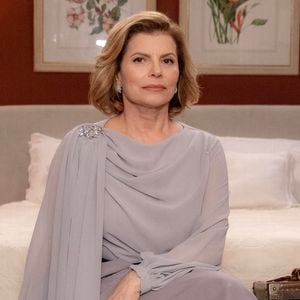 Foto de Déborah Bloch como vilã Odete Roiman na novela 'Três Graças': personagem tinha atitudes diabólicas, sendo odiada por todos ao seu redor, e não tinha amigos.