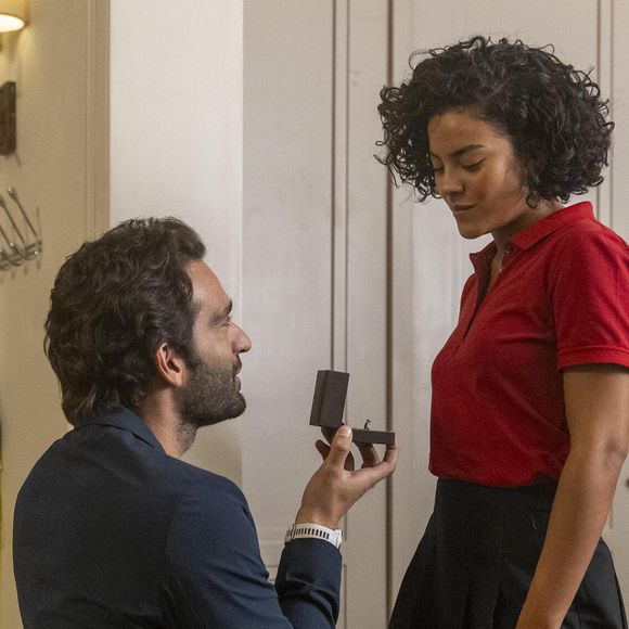 Um dos momentos mais aguardados da novela é o casamento entre Fátima (Bella Campos) e Afonso (Humberto Carrão).