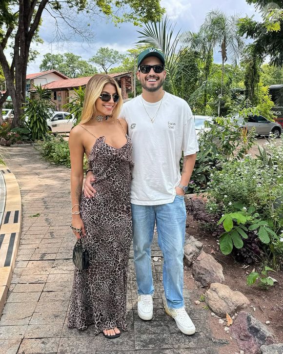 Hariany Almeida namora um dos filhos de Leonardo, Matheus Vargas