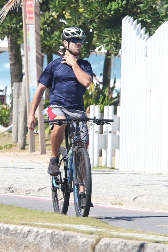 Kayky Brito caiu em um buraco ao andar de bicicleta