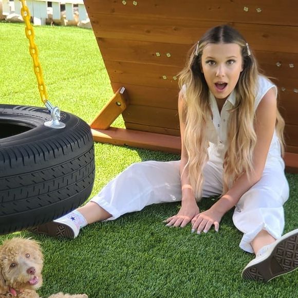 No intervalo de temporadas, Millie Bobby Brown passou por algumas mudanças em sua vida pessoal