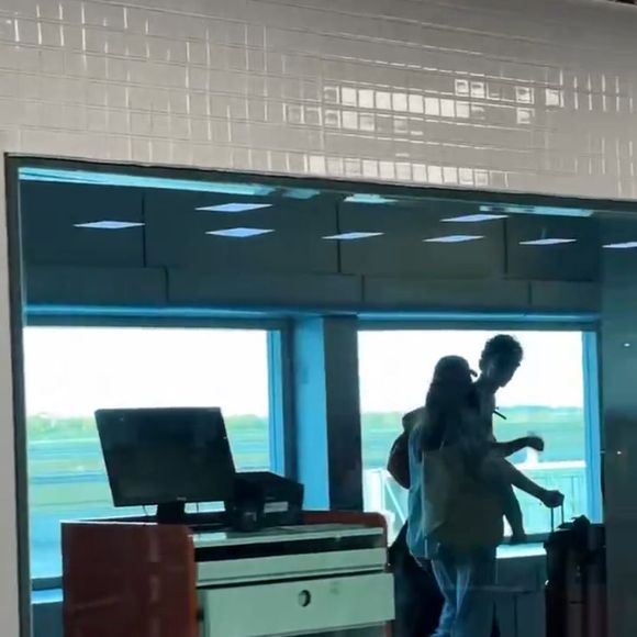 Mais cedo, Bruna Marquezine e Shawn Mendes desembarcaram em Maceió em clima íntimo