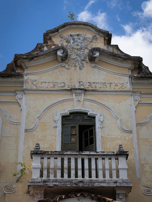 O Retiro dos Artistas abriga 43 residentes atualmente, Eles dispõem de diversas atividades, como teatro e fisioterapia. A instituição sobrevive de doações