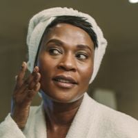 Cristina Lobato, maquiadora: 'A partir dos 50 anos, rejuvenescer o rosto não significa aplicar mais maquiagem, mas sim evitar produtos pesados para a pele'