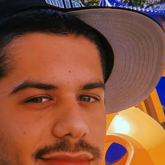 O cantor Zé Felipe voltou aos holofotes após ser filmado em clima de proximidade com uma morena em uma festa no Espírito Santo. O flagra aconteceu poucos dias depois de sua entrevista sobre o fim do casamento com Virgínia