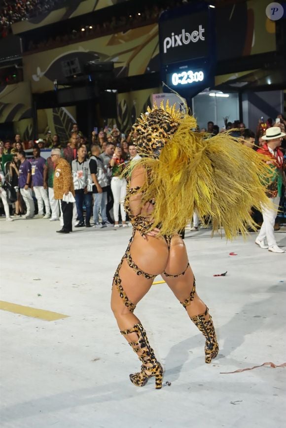 Paolla Oliveira deixou bumbum de fora com fantasia de onça no carnaval 2024