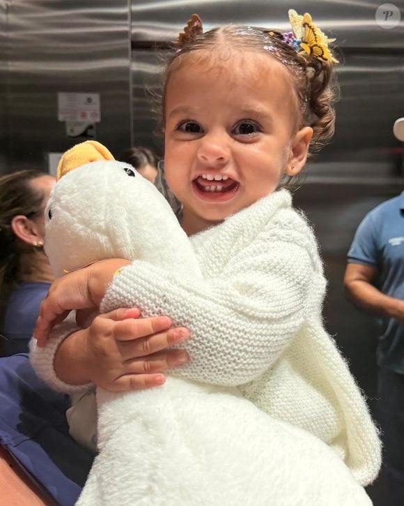 Nadine Gonçalves homenageou Helena no aniversário de 2 anos da filha de Neymar e Amanda Kimberlly. A mãe do jogador compartilhou fotos inéditas e emocionou com uma declaração à neta