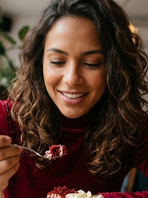 Nem Lotus Biscoff, muito menos iPhone 18 Pro: os novos tênis da Converse na cor 'red velvet borgonha' superam o All Star em tudo; são mais bonitos, resistentes e ainda garantem alguns centímetros a mais