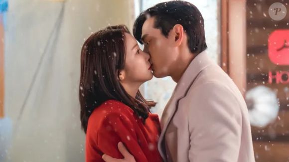 'Love to Hate You': uma advogada feroz entra em conflito com um astro que desconfia de mulheres, e a disputa entre os dois evolui de provocação e investigação para um romance inesperado