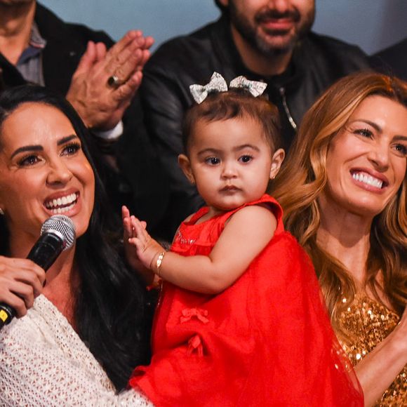 Graciele Lacerda ficou emocionada e não conteve as lágrimas no show de Zezé Di Camargo