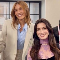 Sasha Meneghel em ‘O Diabo Veste Prada 2’? Filha de Xuxa surge com Anne Hathaway e Meryl Streep em momento especial - com direito a presente!
