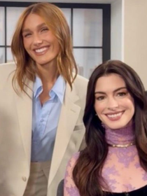 Sasha Meneghel em ‘O Diabo Veste Prada 2’? Filha de Xuxa surge com Anne Hathaway e Meryl Streep em momento especial - com direito a presente!