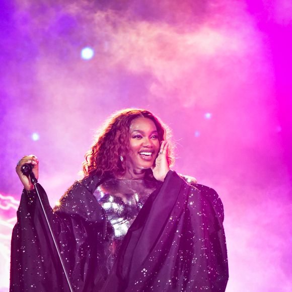 Iza usou capa no começo do seu show no Rock in Rio 2024