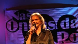 Como está a saúde de Angela Ro Ro, 75 anos? Internada há 1 mês, cantora ícone da MPB passa por novo procedimento