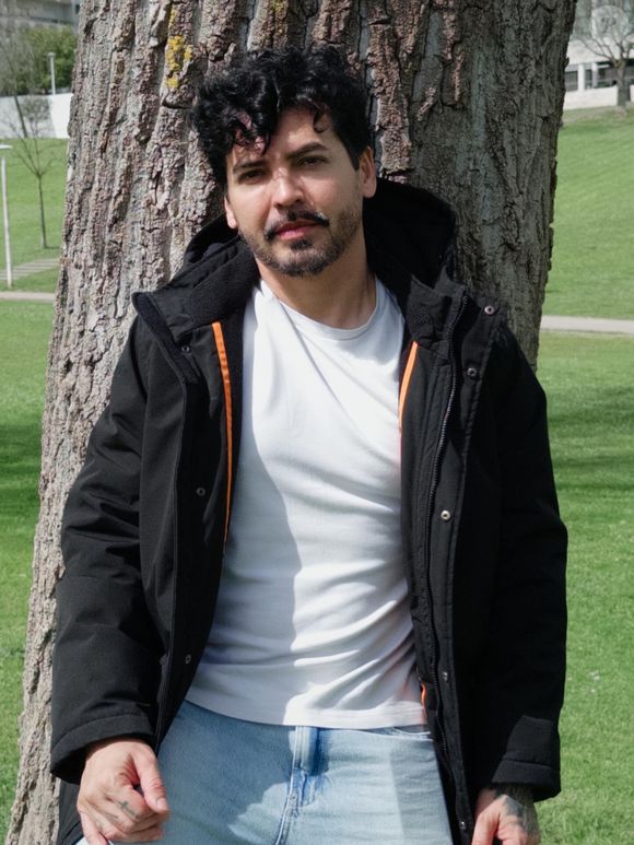 Em comunicado postado na web, Bruno Mafra disse que a atitude foi tomada com "orientação da assessoria jurídica", e que não há previsão de retorno aos palcos