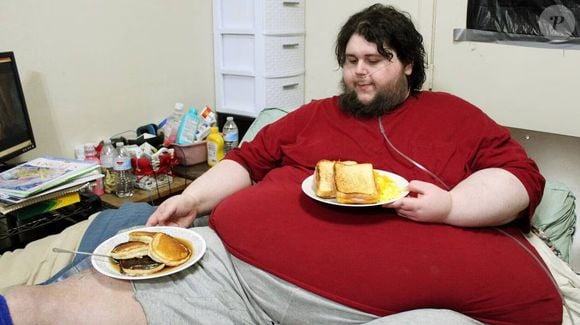 Tommy tinha 38 anos e pesava 290 kg quando decidiu buscar ajuda médica para transformar sua vida