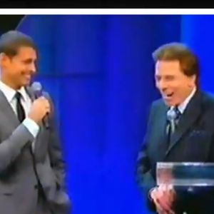 Cauã Reymond rebateu zoeiras de Silvio Santos no Troféu Imprensa: 'Estou nervoso de te conhecer, cara! E você fica me sacaneando...'