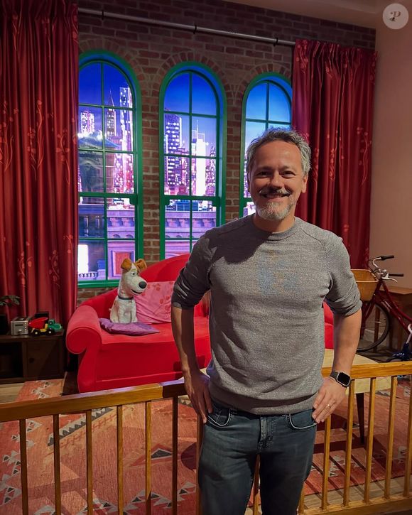 Danton Mello tem 50 anos, está com o visual grisalho e esbanjando muita beleza nas redes sociais