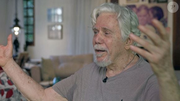 "Não, tinha uma outra interpretação nisso daí: o personagem estava dando uma banana para o sistema, para as inflações que existiam no Brasil, para o mal governo", relembrou Reginaldo Faria