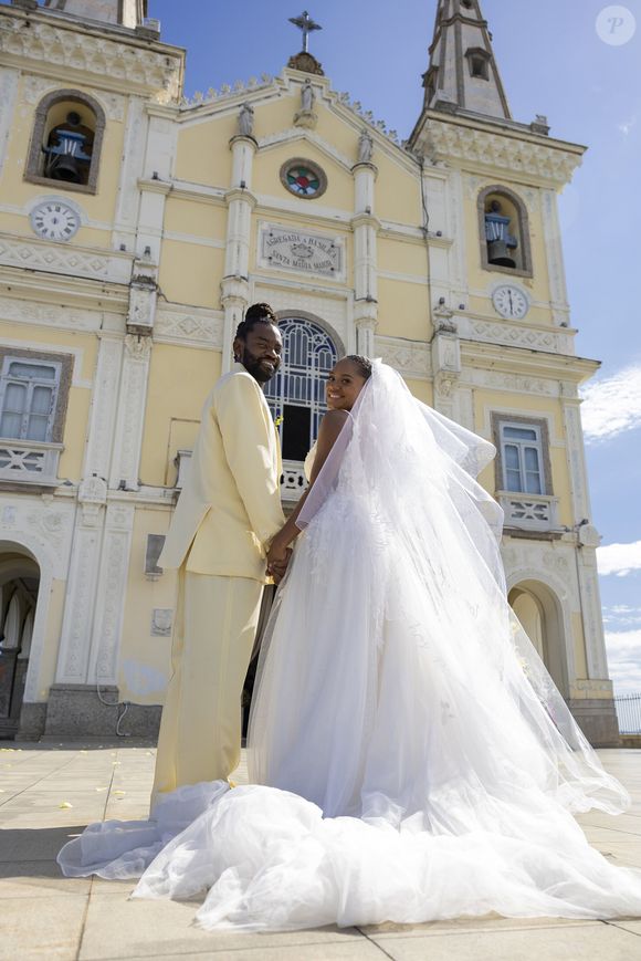Foto do casamento de Jão (Fabricio Boliveira) e Madalena (Jéssica Ellen) na novela Volta por Cima