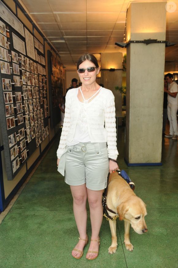 O cão-guia de Danieli Haloten, Higgans, foi alvo de preconceito e rejeição: ‘Reclamavam muito dele, até que arrumaram uma salinha para ele ficar preso enquanto estávamos gravando’