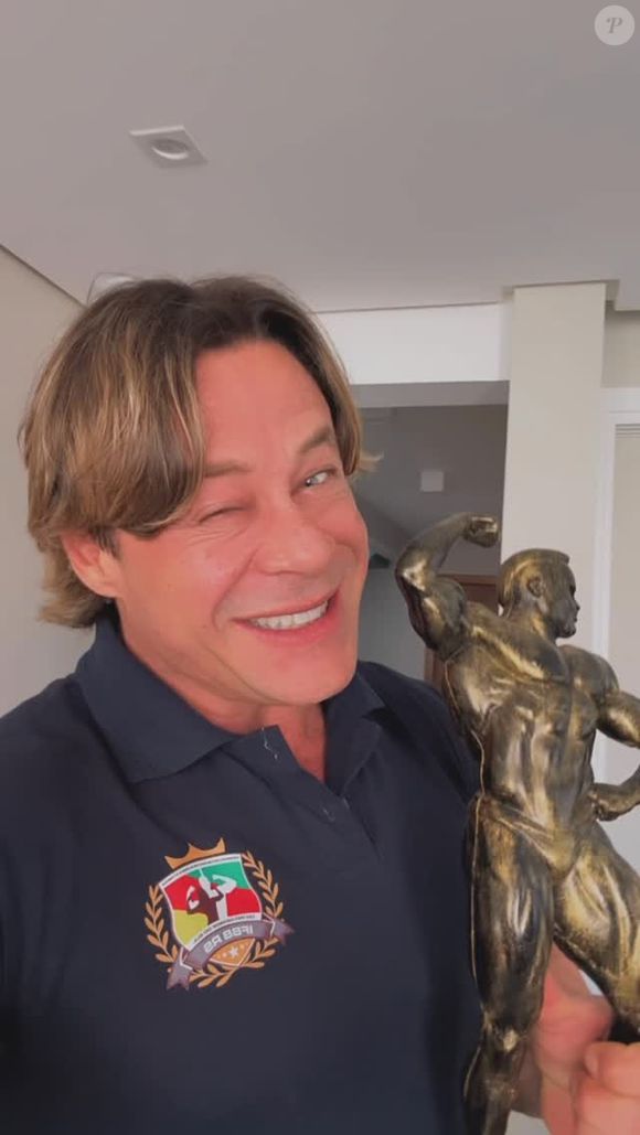 Theo Becker: ‘Era meu aniversário. Estava fazendo 28 anos e estava todo o elenco de ‘Mutantes’. Uma das atrizes da novela ficou conversando comigo’