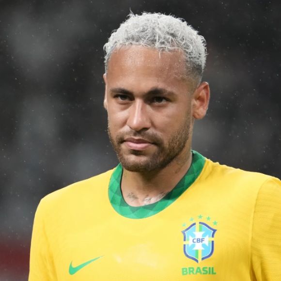 Neymar deve sofrer ação na Justiça com surgimento de outra filha, diz jogo de búzios