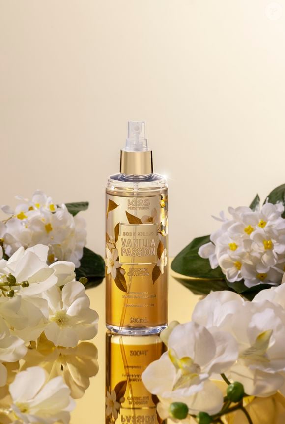 O body splash doce e irreverente de Vanilla, da Kiss New York, traz frescor e um toque divertido, com uma baunilha quente, além do toque doce de caramelo.