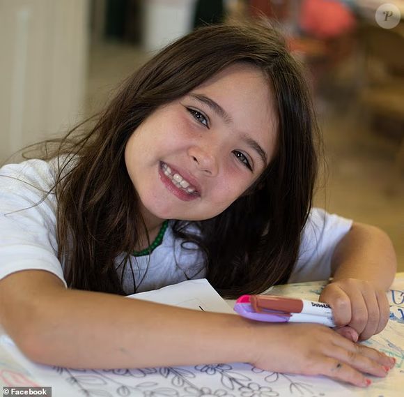 Lindsey retornou imediatamente ao Texas. Enquanto o meio-irmão da menina, Brady, buscava por ela em um centro de evacuação, a família se agarrava à esperança.