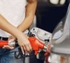 Um motorista pode, por exemplo, saber racionalmente que ainda tem combustível suficiente para rodar muitos quilômetros. Mesmo assim, quando o marcador chega perto da metade, pode surgir aquela sensação de que é melhor abastecer imediatamente.