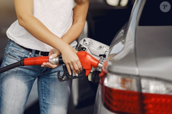 Um motorista pode, por exemplo, saber racionalmente que ainda tem combustível suficiente para rodar muitos quilômetros. Mesmo assim, quando o marcador chega perto da metade, pode surgir aquela sensação de que é melhor abastecer imediatamente.