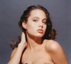 Desde os anos 90, minha tia é sinônimo de elegância pelo perfume luxuoso engarrafado que ela usa até hoje: lançado em 1991, ele mistura melão, camomila e cravo