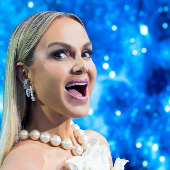 Eliana é ironizada pela web por assumir prêmio de educação na Globo: 'Logo tá no Globo Rural'